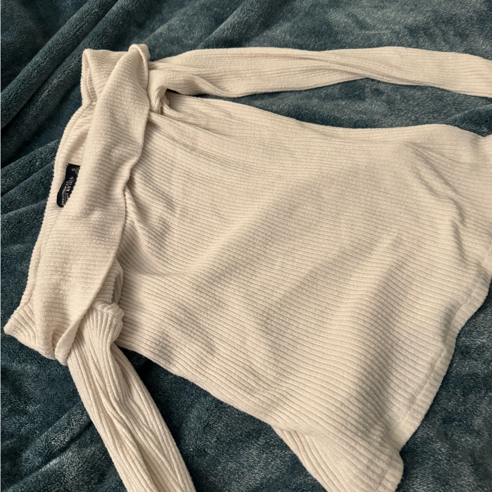 Off the shoulders Abercrombie ribbed white sweater